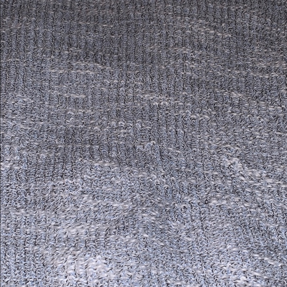Simple Sweater - Picture 4 of 7